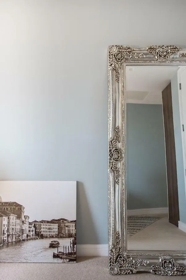 Luxury Apartment Marina Views At Titanic Quarter Belfast
