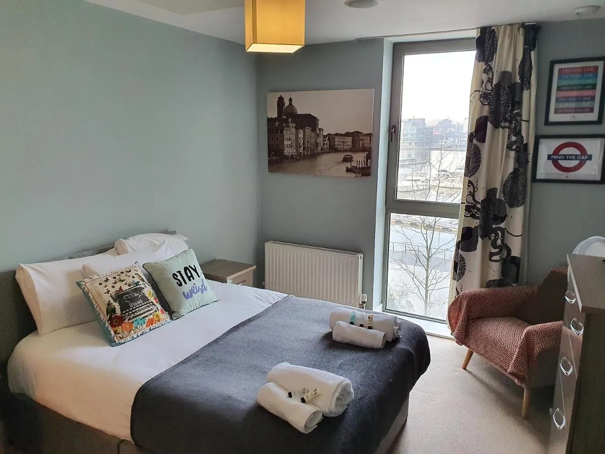 Luxury Apartment Marina Views At Titanic Quarter Белфаст Великобритания