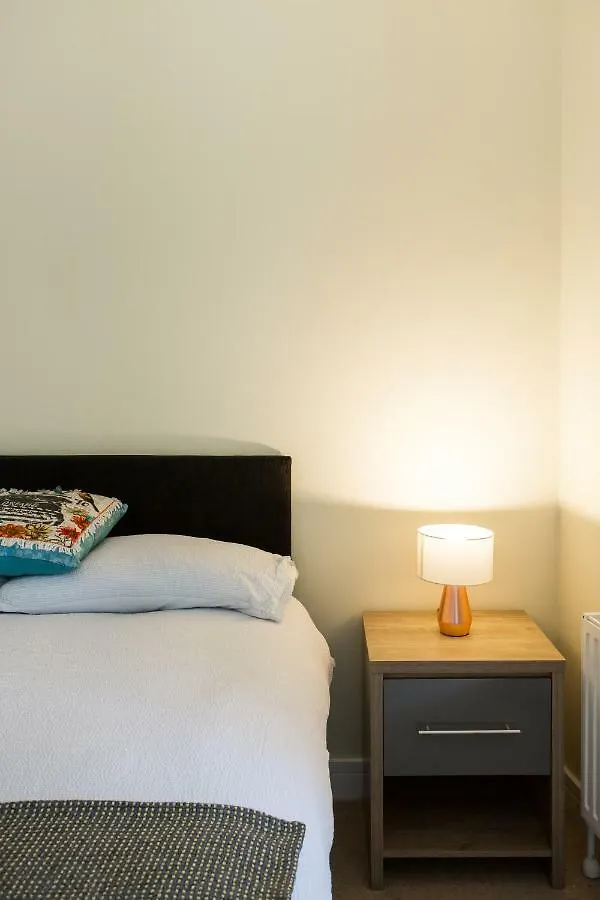 Luxury Apartment Marina Views At Titanic Quarter Белфаст